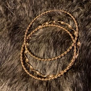 Triple gold tone bangles
